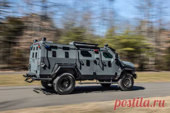 Передвижная крепость на случай апокалипсиса: Pit-Bull VX от Alpine Armoring — «История автомобилестроения» на DRIVE2
