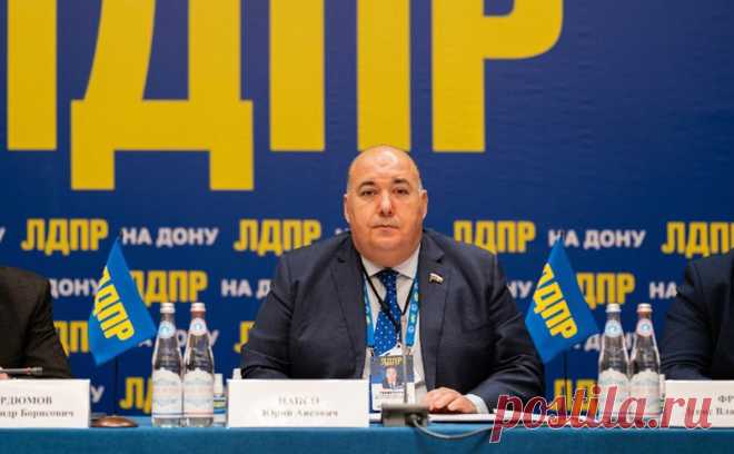 Депутат ЛДПР Напсо ответил на сообщения о возможном лишении его мандата. Депутат Госдумы от Краснодарского края и Ростовской области Юрий Напсо в разговоре с РБК назвал инсинуациями сообщения об обсуждении в нижней палате парламента возможности лишить его мандата.