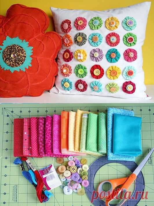 Декор подушек пуговичками и цветочками йо-йо.