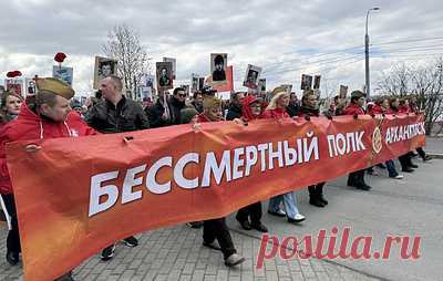 В Архангельске "Бессмертный полк" собрал 25 тыс. человек. Самой многочисленной колонной стал "Бессмертный экипаж", по словам организаторов, в составе этой роты прошли 3,5 тыс. человек