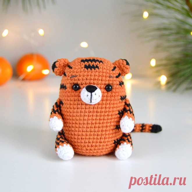 PDF Тигрёнок крючком. FREE crochet pattern; Аmigurumi animal patterns. Амигуруми схемы и описания на русском. Вязаные игрушки и поделки своими руками #amimore - тигр, маленький тигрёнок к Новому году, тигрята, котик, кот, кошечка, кошка, котенок.
