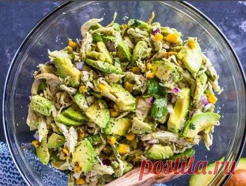 Салат из авокадо и курицы