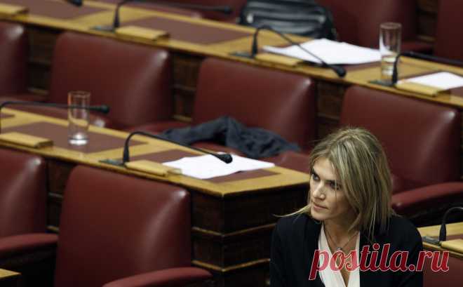 Замглавы Европарламента отстранили от работы на фоне дела о коррупции. Еву Кайли и еще нескольких человек ранее задержали в Бельгии по делу о коррупции. Они брали взятки от одной из ближневосточных стран деньгами и подарками, считает следствие
