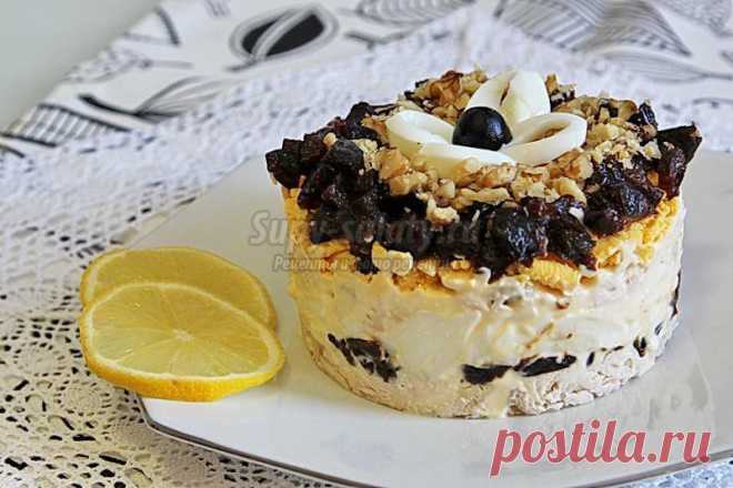 Слоёный салат с черносливом. Рецепт с пошаговыми фото