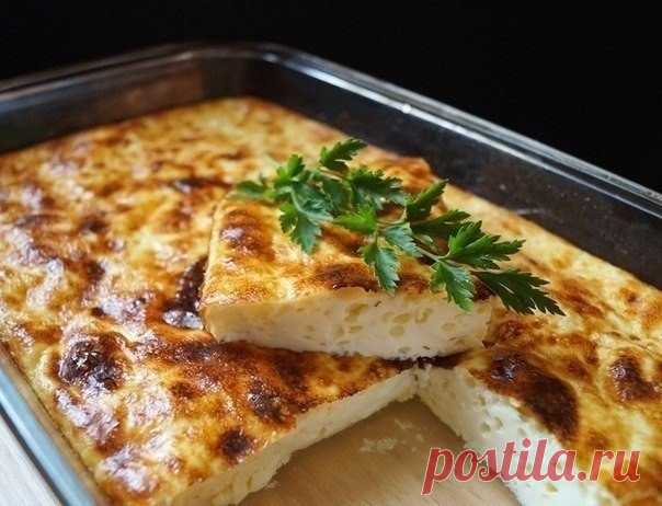 ОМЛЕТ КАК В ДЕТСТВЕ

Ингредиенты:
Яйцо 6 шт.
Молоко 300 мл.
Соль 0,5 ч.л.
Масло сливочное для смазывания формы

Приготовление :

Яйца разбиваем в чашку.

Вливаем молоко.

Солим по вкусу.

Перемешиваем венчиком. Взбивать массу не нужно, достаточно просто хорошо перемешать.

Форму хорошо смазываем сливочным маслом. У меня размер формы 18 х 27 см. Высота вашего омлета будет зависеть от размера вашей формы. Чем меньше форма, тем выше омлет.

Вливаем омлетную смесь в форму и от...