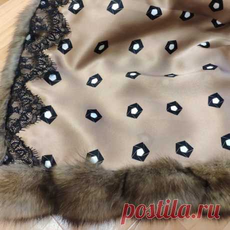 Холода наступили, пора красоваться в любимом соболе
Ну а у нас новое творение покидает нашу студию и отправляется со своей новой хозяйкой на выход в свет Шуба из баргузинского соболя ( оттенок глухой) длина изделия 70 см; рукав 7/8; прямой покрой, подклад из натурального шёлка. Доступен к повтору на заказМы с радостью и на совесть исполним любую вашу мечту из соболя 

#пошившубыизсоболя #баргузинскийсоболь #пошившубынижнийновгород #меховоеательенижнийновгород #меховоймасте...