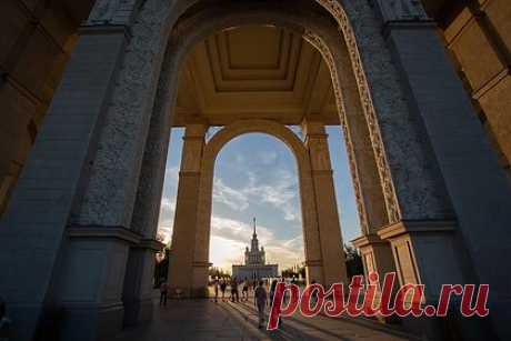 Свыше 100 ремесленников представят искусство Северной Осетии в Москве. Свыше 100 мастеров представят ремесленное искусство Северной Осетии на форуме-выставке «Россия». Об этом рассказала руководитель пресс-службы администрации главы и правительства республики Ольга Дзгоева. Мероприятие будет проходить с 4 ноября 2023 года до 12 апреля 2024 года на ВДНХ в Москве.