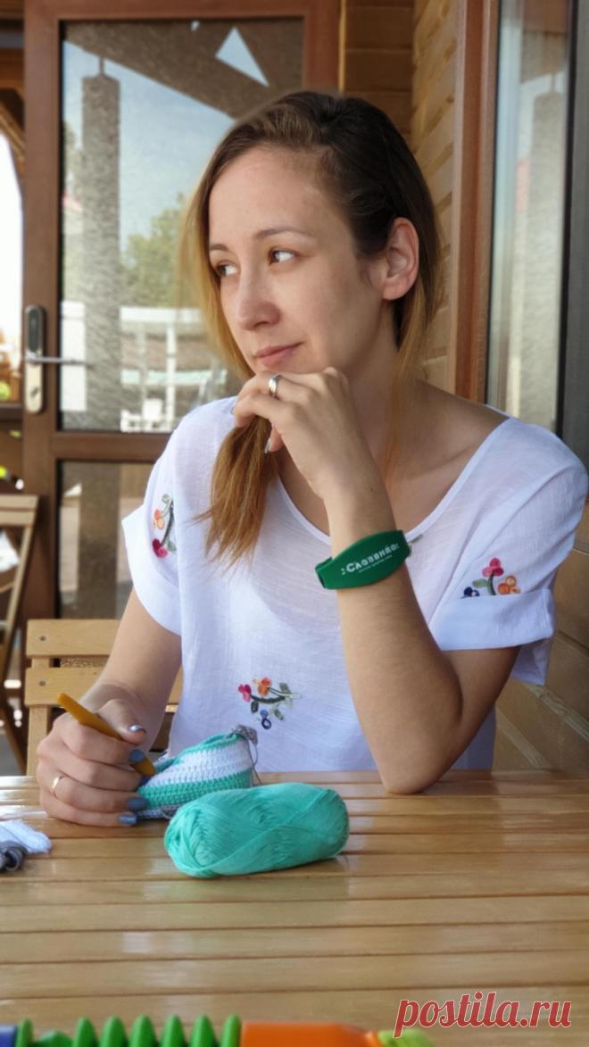 Модное вязание крючком для детей до года - Схемы и Описания Винеры Эйер На самом деле я начала вязать ещё в детстве. 
Я часто слышу эту фразу от разных мастеров. 
Или - Сколько себя помню, никогда не расставалась с крючком. Лично я не могу таким таким похвастаться 😀  Я научилась вязать в 29 лет, никогда не поздно учиться чему-то новому. 
Я не...