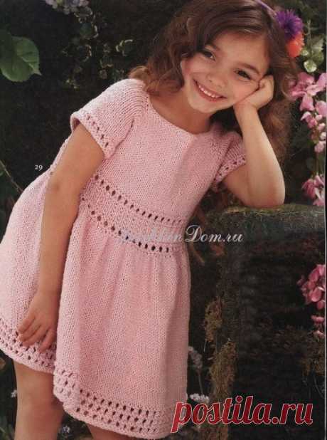 Бабушка вяжет