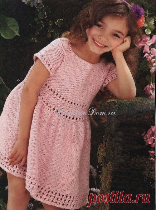 Бабушка вяжет