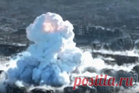 Военкор показал кадры удара ОФАБ-9000 по позициям ВСУ в Волчанске
