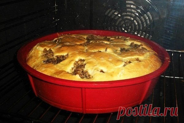 Быстрый пирог на кефире со сметаной - оооочень вкусно!

Ингредиенты:

100 г кефира
100 г сметаны
200 г майонеза
3-4 яйца
0,5 чайной ложки соды
0,5 чайной ложки соли
мука до нужной консистенции теста (как для оладий)

Начинка может быть, как приведена ниже, или произвольной по вкусу и наличию продуктов.

Способ приготовления:

Смешиваем все ингредиенты, чтобы получилось не крутое и не густое тесто, густотой как для оладий. Количества муки может несколько варьироваться в зав...
