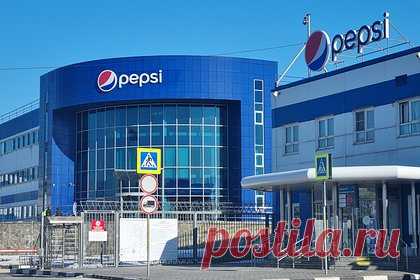 Pepsi Co прекратила производство газировки в России. Pepsi Co прекратила производство Pepsi Cola, Mirinda, 7Up и Mountain Dew в России. Журналисты посетили десятки супермаркетов, розничных магазинов и спортивных залов в Москве и за ее пределами и обнаружили, что самая последняя дата производства напитков Pepsi на российских заводах — 17 августа.