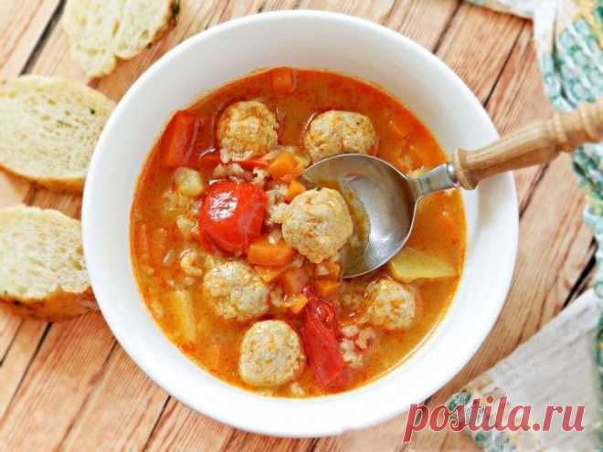 ​Густой суп с фрикадельками, рисом и овощами