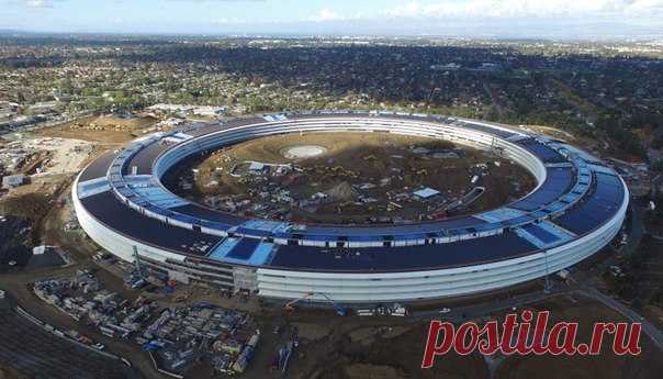 Строительство новой штаб-квартиры Apple близится к завершению Прошло три года с момента, когда Купертинский горсовет одобрил строительство грандиозной штаб-квартиры Apple Campus 2 в футуристическом стиле. Строительство здания близится к завершению, и нас есть возможность взглянуть на результат с высоты птичьего полета. На фото и видео показано, что кампус уже принимает окончательный вид: внешняя отделка местами выглядит так, как на проектных изображениях, солнечные панели покрыли большую часть…