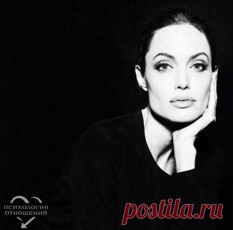 Ах, сила женщины в том, что ее не объяснишь с помощью психологии. Мужчин можно анализировать, женщин... только обожать. Оскар Уайльд. &quot;Идеальный муж&quot;