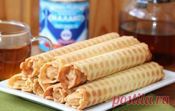 Вафельные трубочки со сгущенкой.