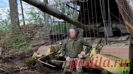 «Мы были врагу поперёк горла»: 27-летний командир танкового батальона рассказал о своей службе на СВО. Командиру танкового батальона 60-й бригады пятой армии группировки войск «Восток» Михаилу с позывным Алтай всего 27 лет. В его подчинении сегодня находятся более 130 человек и три десятка танков. Офицер рассказал RT, почему выбрал именно эту специальность, а также поделился подробностями самого запомнившегося боя и некоторыми хитростями танкистов на СВО. Читать далее