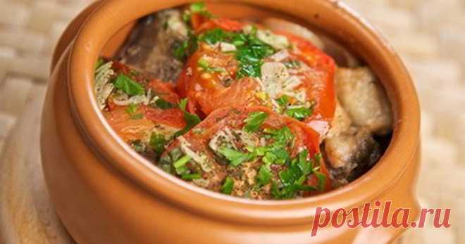 Просто обжарил мясо и томил в горшочках вместе с рисом. Получилось очень вкусно Здравствуйте, друзья! Сегодня я приготовлю рис с мясом в горшочках. Всем известно, что в горшочках в духовке даже самые простые блюда получаются намного вкуснее. Так что можете смело готовить рис по э