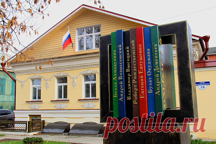 В Твери откроется посвященная творчеству Достоевского выставка. В Твери 10 ноября откроется выставка народного художника СССР Ильи Глазунова, посвященная творчеству писателя Федора Достоевского. Уточняется, что запуск экспозиции приурочен к 200-летию со дня рождения русского классика. Она будет работать по адресу: улица Андрея Дементьева дом 18/20.