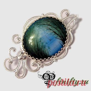 Брошь.
Ростовская финифть (горячая художественная эмаль).
Описание и цены по ссылке.
https://finifty.ru/catalog/broshi/brosh-vetka
Скидка на украшения с финифтью 10% 
при покупке финифти на сумму от 5000 руб.

#нашафинифть #брошь #эмаль #финифть