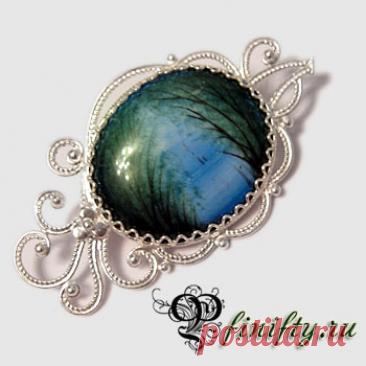 Брошь.
Ростовская финифть (горячая художественная эмаль).
Описание и цены по ссылке.
https://finifty.ru/catalog/broshi/brosh-vetka
Скидка на украшения с финифтью 10% 
при покупке финифти на сумму от 5000 руб.

#нашафинифть #брошь #эмаль #финифть