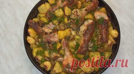 Вкусный ужин - всегда мало!Курица с картошкой и грибами в духовке. Всем привет! Сегодня готовим вкусный,сытный и простой в приготовлении ужин с куриными ножками, грибами и картошкой в духовке. Это блюдо очень простое и, главное, любимое всеми – как взрослыми, так и детьми. Просто перемешиваем все ингредиенты и запекаем в духовке.Ингредиенты :...