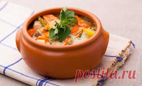 ЖАРКОЕ ПО-ДОМАШНЕМУ
Жаркое с овощами и грибами, картошечка, пропитанная всеми соками – чем не маленький праздник на радость всем домочадцам.
Продукты
Мясные свиные ребра – 500 г
Свежие грибы (ш…