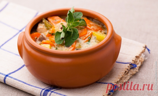 ЖАРКОЕ ПО-ДОМАШНЕМУ 






 
Жаркое с овощами и грибами, картошечка, пропитанная всеми соками – чем не маленький праздник на радость всем домочадцам.









 



Продукты


Мясные свиные ребра – 500 г


Свежие грибы (ш…