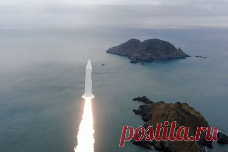 Южная Корея успешно испытала твердотопливную ракету. Южная Корея успешно испытала твердотопливную ракету космического назначения. В ходе теста на околоземную орбиту был выведен 100-килограммовый спутник. Запуск носителя состоялся в водах неподалеку от острова Чеджудо. В военном ведомстве страны отметили, что запуск состоялся на фоне роста космической активности КНДР.