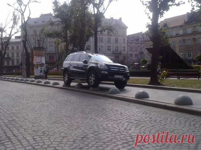 Лишение прав на полгода за заезд на тротуар | AutosCar: Автоновости, все о мире машин