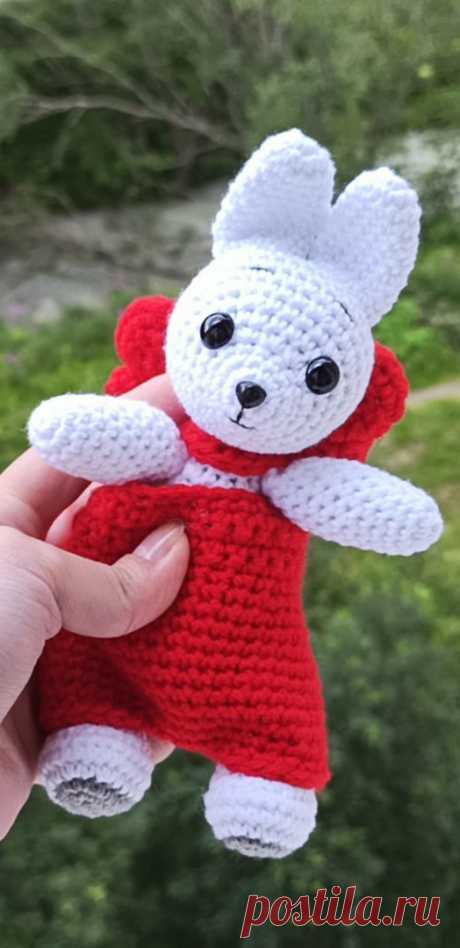 PDF Зайчик крючком. FREE crochet pattern; Аmigurumi animal patterns. Амигуруми схемы и описания на русском. Вязаные игрушки и поделки своими руками #amimore - заяц, Зайчик из мультфильма &quot;Когда зажигаются ёлки&quot;, кролик, зайчонок, зайка, крольчонок.