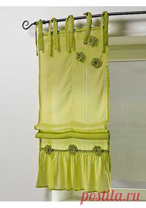 Римская штора. Аппликация в виде цветов, диаметр ок. 9 см. Притачная кайма ок. 31 см. На лентах-завязках. 

Материал: Слегка прозрачный материал: 100% хлопок