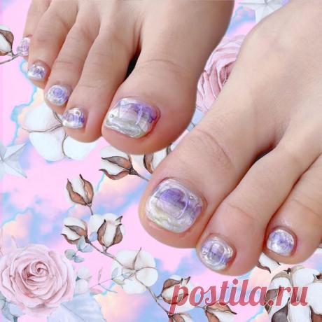 К сезону босоножек готова: 7 главных трендов педикюра на лето 2024 | theGirl