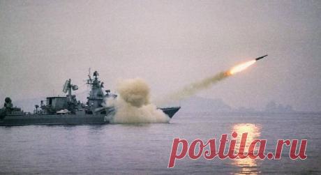 С воды и из-под воды: атакует «Базальт» 28 февраля 1963 года началась разработка одного из самых мощных и эффективных комплексов тяжелых противокорабельных крылатых ракетСтарт ракеты П-500 с ракетного крейсера "Варяг". Фото с сайта https://b…