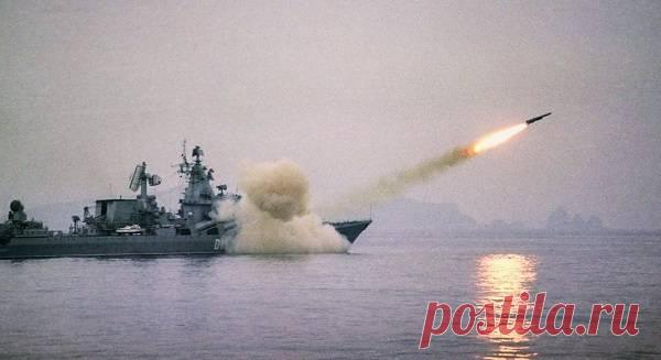 С воды и из-под воды: атакует «Базальт» 28 февраля 1963 года началась разработка одного из самых мощных и эффективных комплексов тяжелых противокорабельных крылатых ракетСтарт ракеты П-500 с ракетного крейсера 