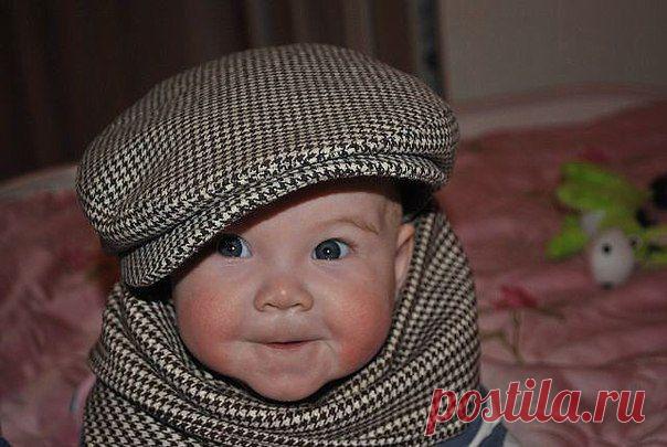 Выражение, которое вы носите на своем лице, куда важнее одежд, которые вы надеваете на себя. 
Дейл Карнеги