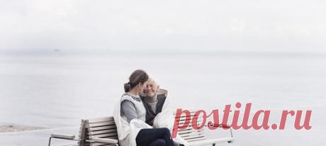 Марине 47 лет, и у нее были сложные отношения с матерью, в которых соединились обида, вина, невысказанная любовь, ревность к неродившемуся ребенку. И хотя матери давно нет в живых, только сейчас благодаря работе с семейной историей Марина смогла отпустить прошлое. #семейнаяпсихология #семейныеотношения #отношениявсемье #отношениясматерью
