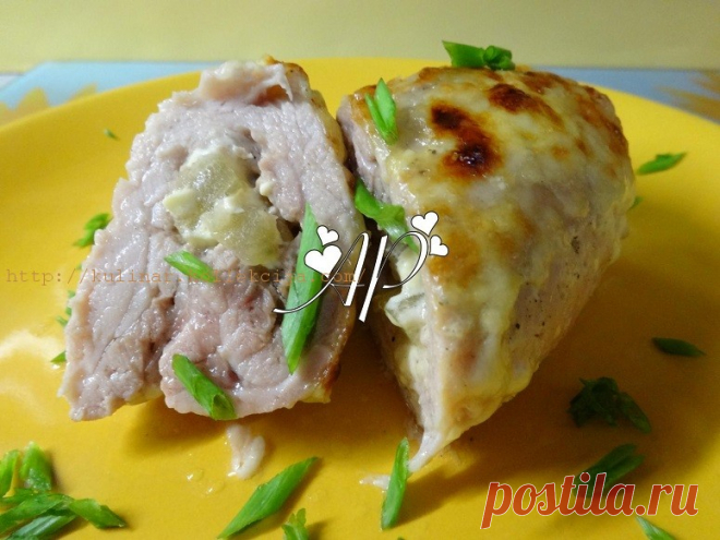 Куриные рулеты с ананасом от Анны Чумаевой Куриные рулеты с ананасом

	     Курица, как таковая уже приелась. Но кушать хочется все равно. Поэтому начинаешь чего-нибудь придумывать. Мяско от куриных бедрышек мне нравится больше, чем грудка. Вот и сделала я рулеты из бедер куриных.
	     Итак, готовим куриные рулеты с ананасом.




	 