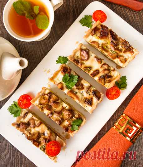 Тарт с белыми грибами и луком-пореем на Вкусном Блоге Сочный, ароматный и очень вкусный тарт. Вы, конечно же, можете заменить порей в нем на обычный репчатый лук, а белые грибы на шампиньоны – это тоже будет вкусно. Но. Порей более нежный по сравнению с обычным луком, а белые грибы дают несравнимо более сильный аромат, чем шампиньоны. Как вариант, для…