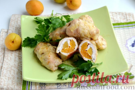 Рецепт: Куриные рулетики с абрикосами и сыром (в духовке) на RussianFood.com