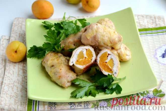Рецепт: Куриные рулетики с абрикосами и сыром (в духовке) на RussianFood.com