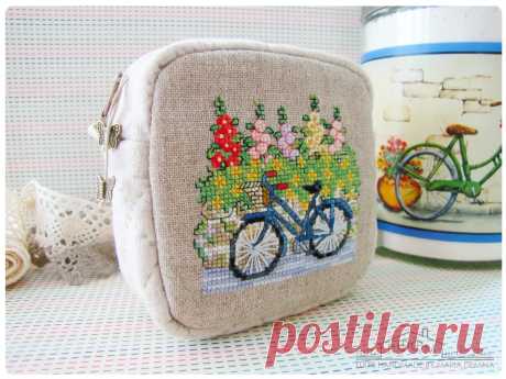 Комнатка с мансардой / Little room in the attic: Косметичка на молнии с вышитым велосипедом / Zippered pouch with cross stitched bicycle