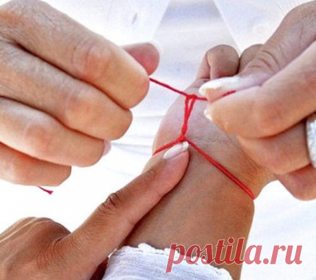 Как нитку на руке завязать, чтобы беды избежать!