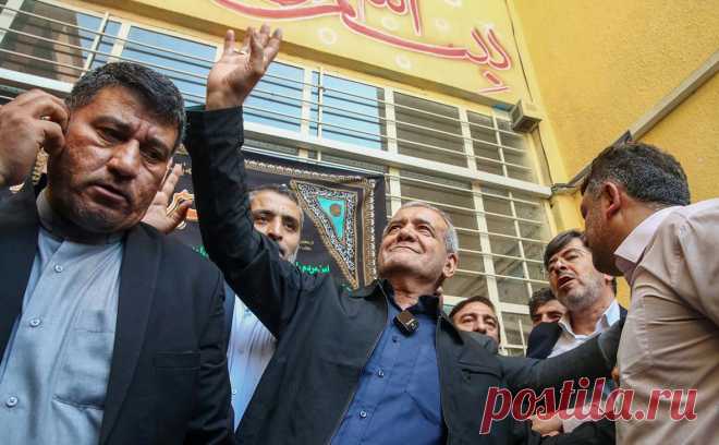 Стало известно, кто будет новым президентом Ирана. На выборах президента Ирана победил кандидат от реформаторов Масуд Пезешкиан. По оценке эксперта, сильно эта победа ничего не изменит, но она будет важна при будущем политическом транзите, когда уйдет верховный лидер