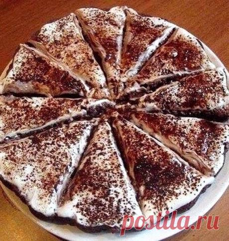 Лёгкий торт "Тает во рту"

Лёгкий - потому что без яиц и масла!!! А ещё потому, что готовится очень быстро!!! Делаю такой давно, в первый раз сама не ожидала, что из такого минимального набора продуктов получится лёгкий, пористый, вкусный, просто тающий во рту тортик! дело ещё в том, что я худею! Но очень люблю выпечку - и готовить, и есть))) Поэтому чтобы побаловать себя (иногда) и свою семью (часто) ищу рецепты лёгких блюд для фигуры (и кошелька, между прочим!). Приглаша...