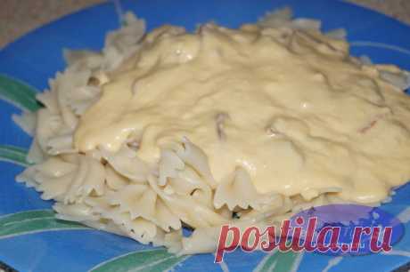 Представляю Вашему вниманию рецепт паста Карбонара. Вкусные спагетти с соусом из бекона, сливок, сыра, муки и желтка. У вас соус должен получится примерно как кефир, количество муки в данном рецепте указанно примерно, густоту необходимо регулировать самостоятельно, в процессе всегда можно добавить муку или сливки.