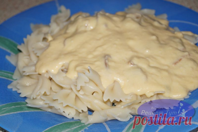 Представляю Вашему вниманию рецепт паста Карбонара. Вкусные спагетти с соусом из бекона, сливок, сыра, муки и желтка. У вас соус должен получится примерно как кефир, количество муки в данном рецепте указанно примерно, густоту необходимо регулировать самостоятельно, в процессе всегда можно добавить муку или сливки.