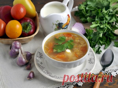 Постные щи из квашеной капусты с фасолью

✅ Ингредиенты:
▫ капуста квашеная – 300 гр;
▫ фасоль консервированная – 1 банка;
▫ лук репчатый – 1 шт;
▫ морковь – 1 шт;
▫ масло растительное – 30 мл;
▫ помидоры - 2 шт;
▫ лист лавровый – 1-2 шт.