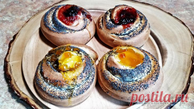 Булочки с маком и джемом Предлагаю рецепт шикарных булочек с маком и джемом, они воздушные как пух, очень вкусные и красивые. Обязательно приготовьте!